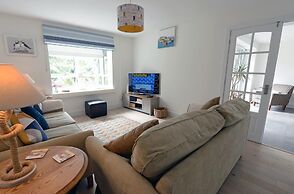 Valley Retreat - Peaceful Location Walk to Beach Parking