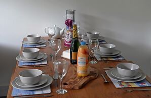 Valley Retreat - Peaceful Location Walk to Beach Parking