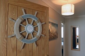 Sea Urchins Apartment - Sea Front Apartment With Views Pet Friendly