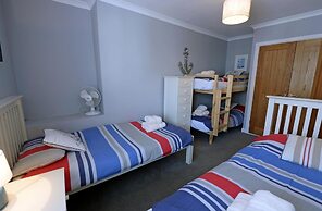 Sea Urchins Apartment - Sea Front Apartment With Views Pet Friendly