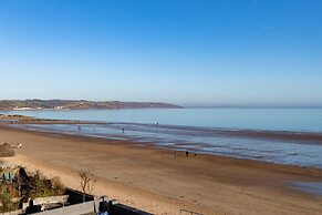 Sea Urchins Apartment - Sea Front Apartment With Views Pet Friendly