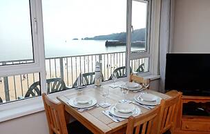 Sea Urchins Apartment - Sea Front Apartment With Views Pet Friendly