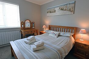 Sea Urchins Apartment - Sea Front Apartment With Views Pet Friendly