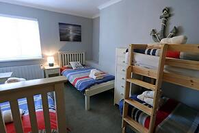 Sea Urchins Apartment - Sea Front Apartment With Views Pet Friendly