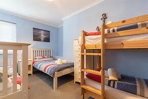 Sea Urchins Apartment - Sea Front Apartment With Views Pet Friendly