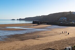 Sea Urchins Apartment - Sea Front Apartment With Views Pet Friendly