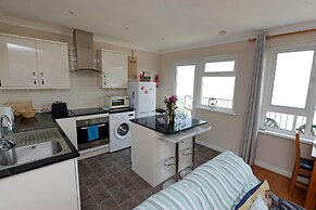 Sea Urchins Apartment - Sea Front Apartment With Views Pet Friendly