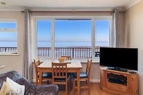 Sea Urchins Apartment - Sea Front Apartment With Views Pet Friendly