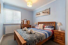 Sea Urchins Apartment - Sea Front Apartment With Views Pet Friendly