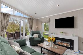 Trevelyn Lodge - Luxury Lodge Hot Tub Close to Beach