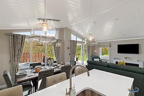 Trevelyn Lodge - Luxury Lodge Hot Tub Close to Beach