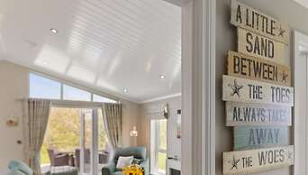 Trevelyn Lodge - Luxury Lodge Hot Tub Close to Beach