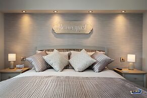 Trevelyn Lodge - Luxury Lodge Hot Tub Close to Beach