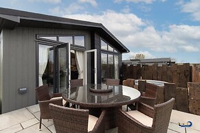 Trevelyn Lodge - Luxury Lodge Hot Tub Close to Beach