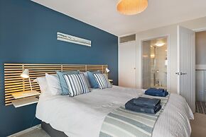 Cystanog Fach - Spectacular Sea Views Balcony and Terrace Parking