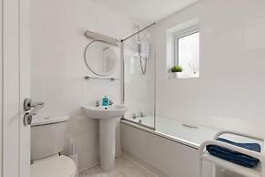 Cystanog Fach - Spectacular Sea Views Balcony and Terrace Parking