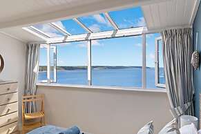 Cystanog Fach - Spectacular Sea Views Balcony and Terrace Parking