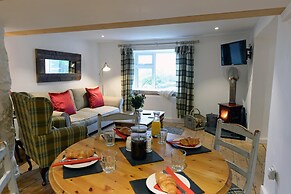 The Cwtch - Luxury Cottage Sea Views Pet Friendly