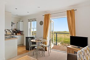 Surf Deck - Lovely Apartment Spectacular Coastal Views Short Walk to B