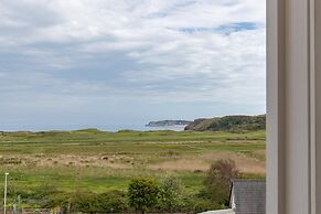 Surf Deck - Lovely Apartment Spectacular Coastal Views Short Walk to B