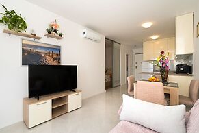 A2 - Modern apt With the Terrace & sea View