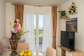 A2 - Modern apt With the Terrace & sea View