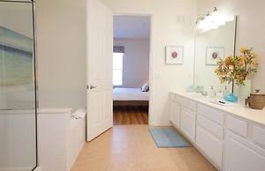 Vista Cay Epic. New! 3 Bedroom Condo by RedAwning