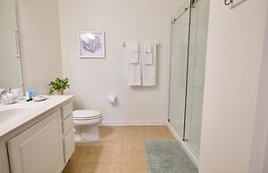 Vista Cay Epic. New! 3 Bedroom Condo by RedAwning