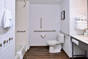 Hampton Inn & Suites Greensboro Downtown