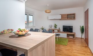 Modern apt w. Terrace, 2 min Walk to the Beach