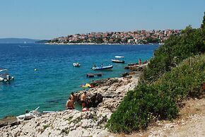 Modern apt w. Terrace, 2 min Walk to the Beach