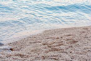 Modern apt w. Terrace, 2 min Walk to the Beach