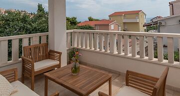 Modern apt w. Terrace, 2 min Walk to the Beach