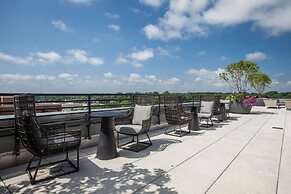 Global Luxury Suites at Bethesda Metro