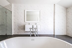 Amazing 6 Bedroom Pool Villa ED60