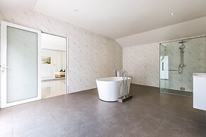 Amazing 6 Bedroom Pool Villa ED60