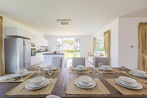 Amazing 6 Bedroom Pool Villa ED60