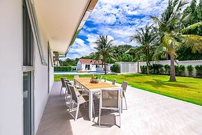 Amazing 6 Bedroom Pool Villa ED60