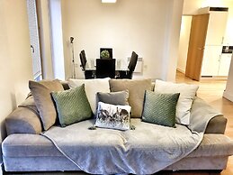 Elegant Apartment in The Wharf