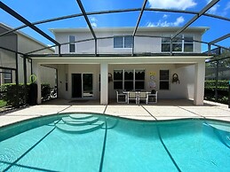 Beautiful Large Pool Area 6 Bedroom Home! 6 Home by Redawning
