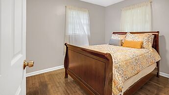 Spacious 3 Bedroom Home With Full Kitchen - Minutes From ATL Airport! 