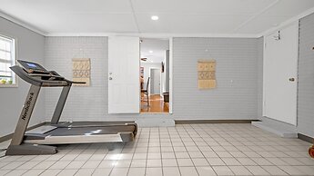 Spacious 3 Bedroom Home With Full Kitchen - Minutes From ATL Airport! 