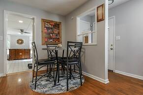 Spacious 3 Bedroom Home With Full Kitchen - Minutes From ATL Airport! 