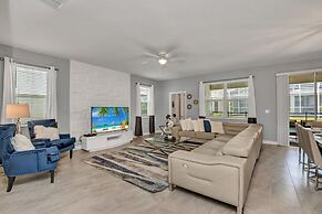 Five Star Resort Champions Gate Home! 7 Bedroom Villa by RedAwning