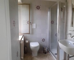 Ostra Villa - Sleeps 8 - Pool - Garden - Parking