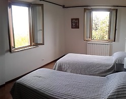 Ostra Villa - Sleeps 8 - Pool - Garden - Parking