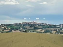Ostra Villa - Sleeps 8 - Pool - Garden - Parking