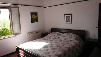 Ostra Villa - Sleeps 8 - Pool - Garden - Parking
