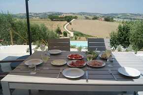 Family Villa, Pool and Country Side Views, Italy