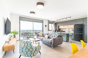 Sunlit Balcony & Coastal Charm by Sea N' Rent